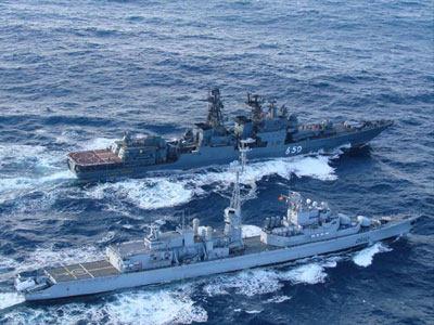 Μπαράζ τουρκικών προκλήσεων στο Αιγαίο