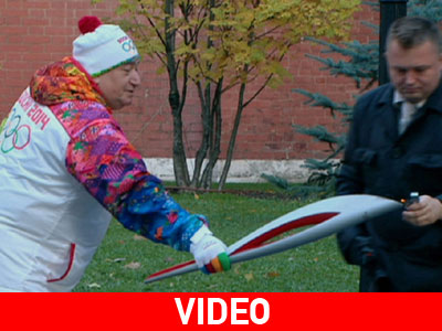 Άναψαν την Ολυμπιακή Φλόγα με αναπτήρα