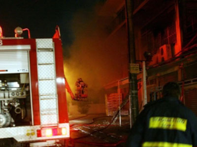 Τον λήστεψαν και του έβαλαν φωτιά