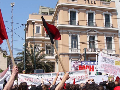 Διαφωνεί με τη λειτουργία των καταστημάτων τις Κυριακές η ΓΣΕΕ