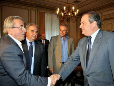 «Μικρά καλάθια» στη συνάντηση Κ. Καραμανλή-ΓΣΕΕ