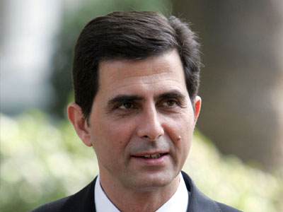 «Προσπαθούν να μειώσουν τον Καραμανλή»