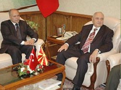 Άγκυρα-Σκόπια “χέρι-χέρι” κατά του ελληνικού βέτο