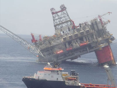 Συνεχίζονται οι προσπάθειες για περισυλλογή πετρελαίου