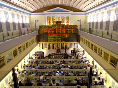 Μικρή άνοδος με σχετικά ισχνό τζίρο στο ΧΑ