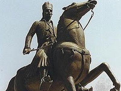 Ανδριάντας του Γ. Καραϊσκάκη στην Καρδίτσα