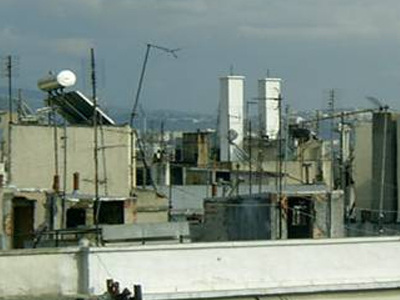 Ανέβηκε να φτιάξει την κεραία και έπεσε από την ταράτσα