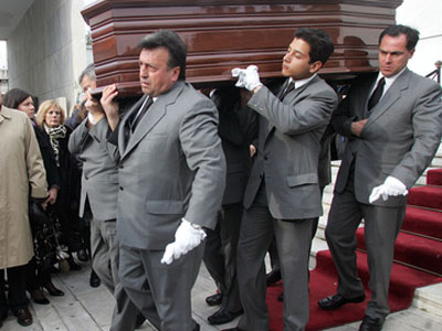 Θα εξοφληθούν οι «δημοσία δαπάνη» κηδείες από το ΥΠΠΟ