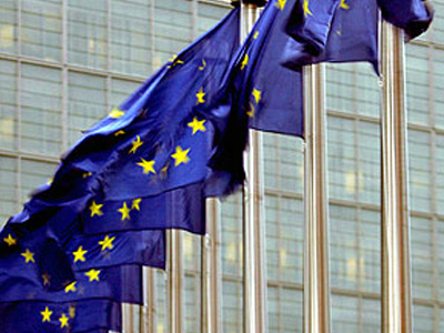 Μείωση μισθών ζητά η Κομισιόν