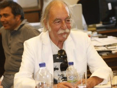 Με σημαία τον «Τσε» ο Κοροβέσης στη Βουλή