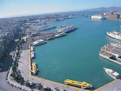 Απεργία στα λιμάνια τη Δευτέρα