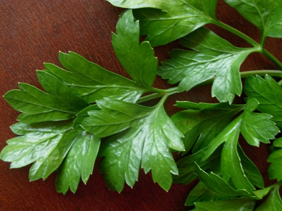 Μάσκα προσώπου με… μαϊντανό