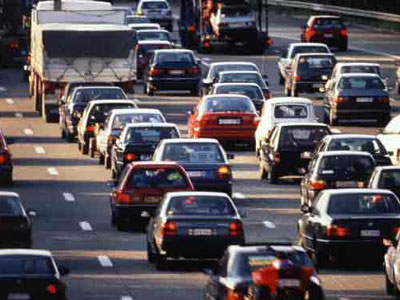 Κυκλοφοριακό χάος προκαλούν τα φορτηγά