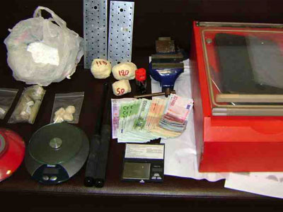 Συλλήψεις στη Μύκονο για πλαστές κάρτες ανάληψης