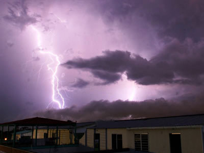 Ενισχύεται η τροπική καταιγίδα «Ρίτσαρντ»