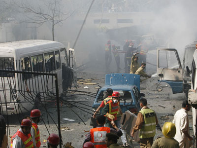 Πολύνεκρη βομβιστική επίθεση στο Πακιστάν