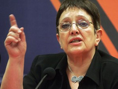 «Προσπαθούν να ενοχοποιήσουν τον λαό»