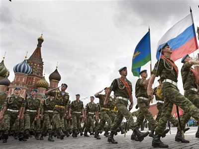 Το Κρεμλίνο νομιμοποιεί στρατιωτικές επιχειρήσεις εκτός συνόρων