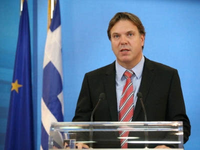 «Ούτε μειώσεις μισθών, ούτε απολύσεις στις ΔΕΚΟ»