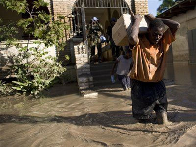 Πλημμύρες με 10 νεκρούς στην Αϊτή