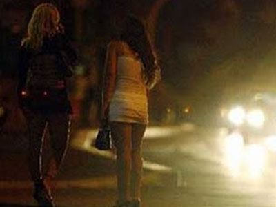 Την κρατούσαν αιχμάλωτη και την εξέδιδαν