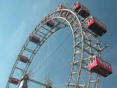 «Κρεμάστηκαν» στον αέρα σε Λούνα Παρκ της Μόσχας