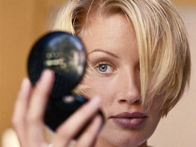 Αφαιρέστε πέντε χρόνια από το πρόσωπό σας!