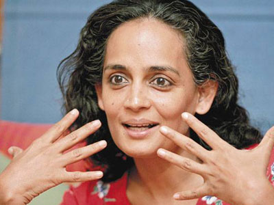 Δεν διώκεται η συγγραφέας Αρουντάτι Ρόι