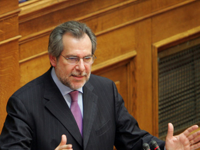 Υπαναχώρηση της κυβέρνησης μετά την κόντρα με τον Παπουτσή