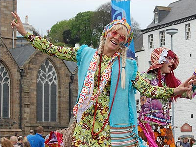 Ψήφισε με ξένο παλτό