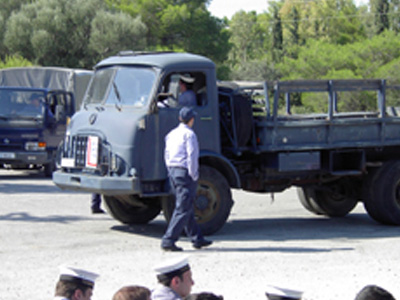 Στρατιωτικό αυτοκίνητο σκοτώνει πεζό