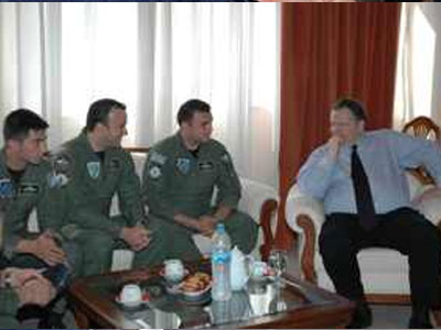 Επίσκεψη Ε. Βενιζέλου σε στρατιωτικό αεροδρόμιο