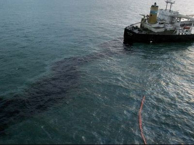 Τριπλάσια η κηλίδα από τις αρχικές εκτιμήσεις