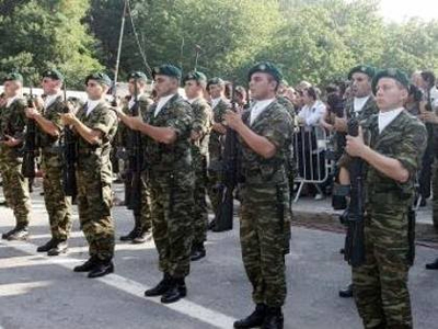 Σενάρια για περικοπές 20% στους μισθούς των στρατιωτικών