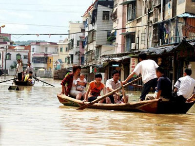 Δεκάδες νεκροί από πλημμύρες