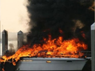 Φωτιά σε ταχύπλοο