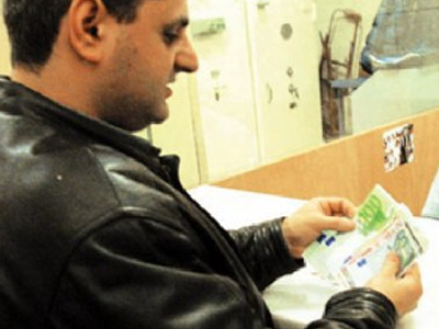 “Τσουχτερές” οι τραπεζικές συναλλαγές