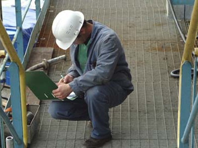 Τρέλα πιάνει τους Γάλλους εργάτες στο ενδεχόμενο απόλυσης