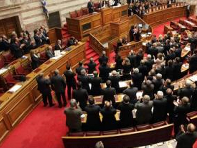 Εν μέσω αντιδράσεων ψηφίστηκε η τροπολογία για τα βαρέα και ανθυγιεινά