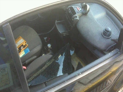 Λαμία: Έκλεβαν γυναικείες τσάντες από αυτοκίνητα