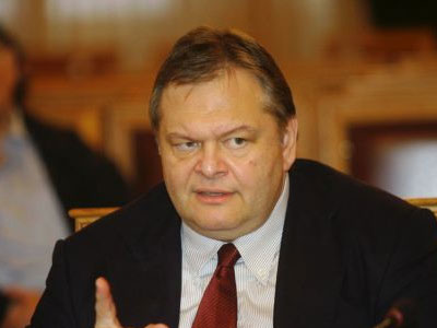 «Δεν καταργούνται τα δωρεάν εισιτήρια στους στρατιώτες»