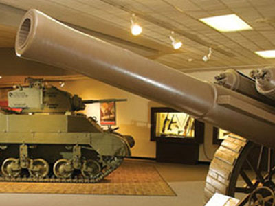 Πυροβολισμοί κατά στρατιωτικού μουσείου