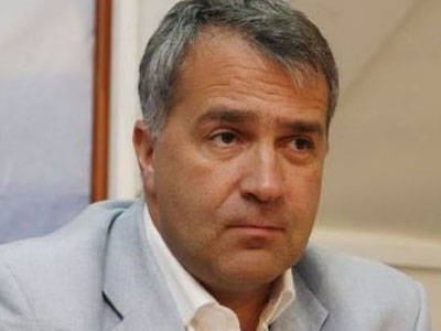 Διαψεύδει προσέγγιση από τη ΝΔ