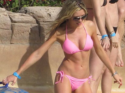 Τα bikini της Abbey Clancy