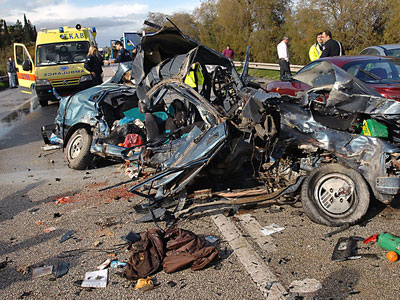 Δύο νεκροί και πέντε τραυματίες σε τροχαία δυστυχήματα