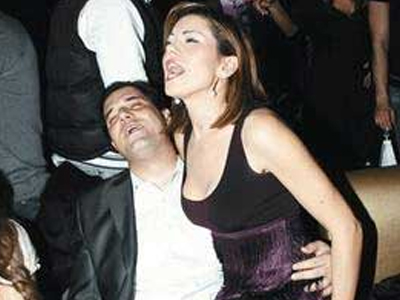 Άδωνις-Μανωλίδου: Λίγες διακοπές αλλά η Μύκονος… Μύκονος