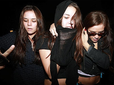 Θα δικαστεί η νεαρή που «άνοιγε» τα σπίτια των celebrity