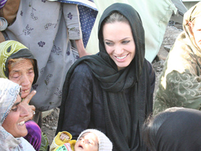 Angelina Jolie: Νιώθω μόνη χωρίς τα παιδιά