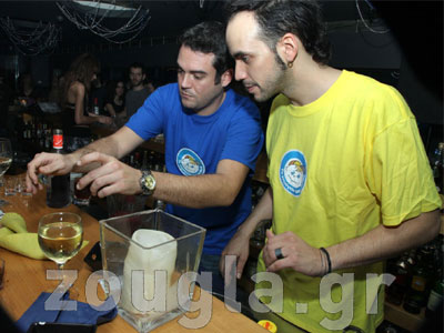 Δαδακαρίδης και Μουζουράκης πίσω από την μπάρα