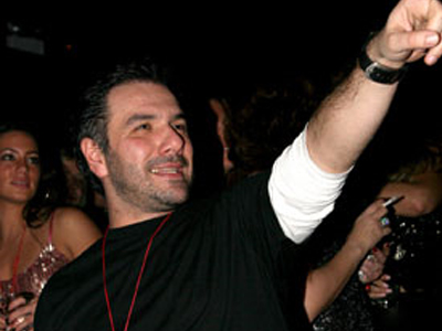 Το Mega στηρίζει τον Αρναούτογλου